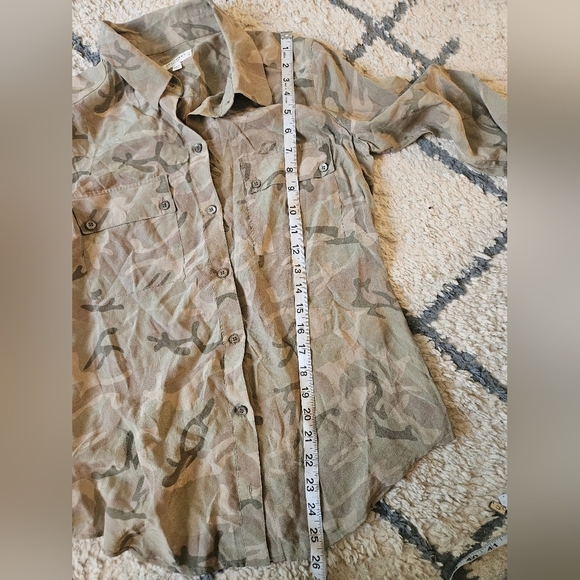 Equipment Femme Camo Silk Long Sleeve Button Down Blouse Small - Picture 5 of 7